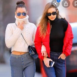 Sweater shirt cropped with a slight turtle neck